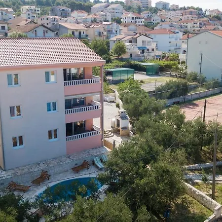 Okrug Gornji 16901a شقة تروغير