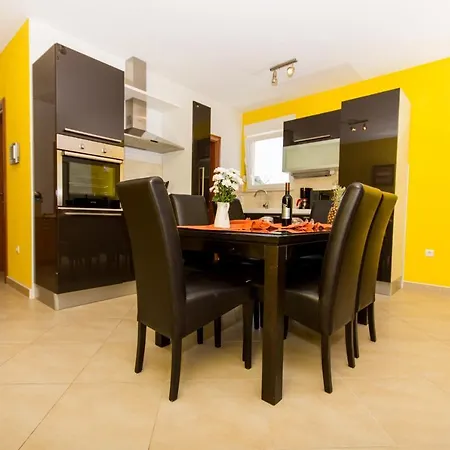 Okrug Gornji 16901a * تروغير