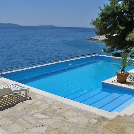 Okrug Gornji 16901a شقة