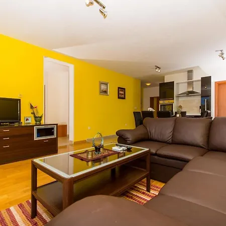 Okrug Gornji 16901a Apartman