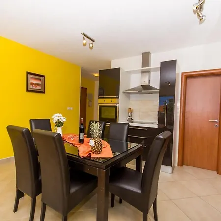 Okrug Gornji 16901a Apartman