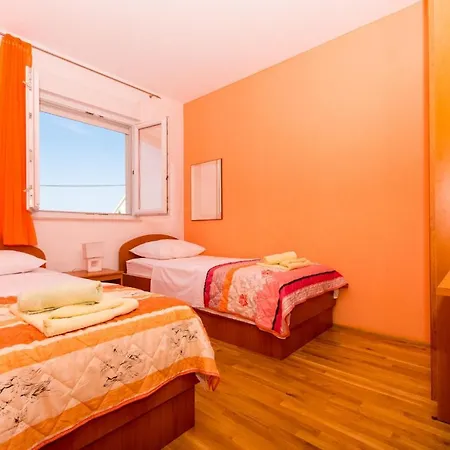 Okrug Gornji 16901a Apartman *