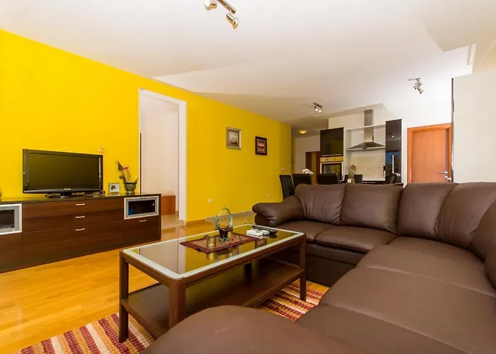 Okrug Gornji 16901a Apartment