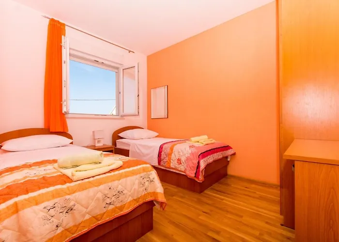 Okrug Gornji 16901a Apartment *