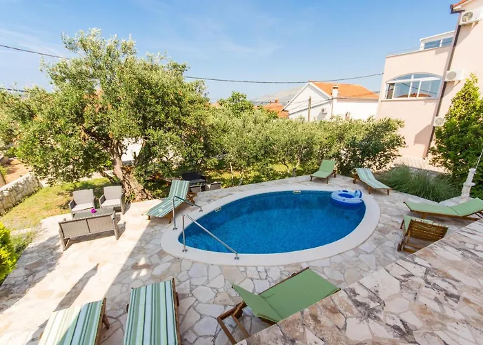 Apartment Okrug Gornji 16901a